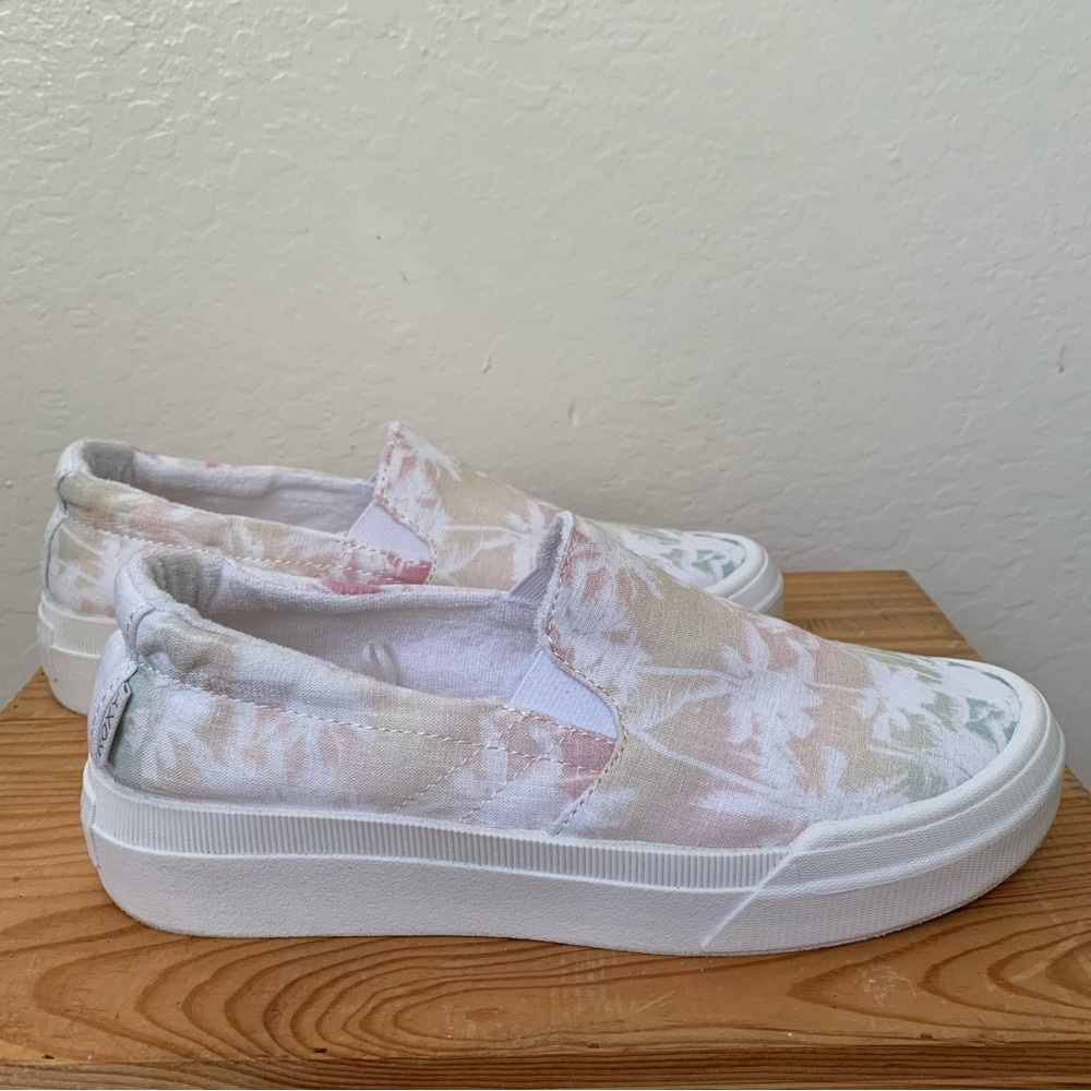 Roxy Rae Slip-On Shoes - Size 7 - Picture 4 of 8